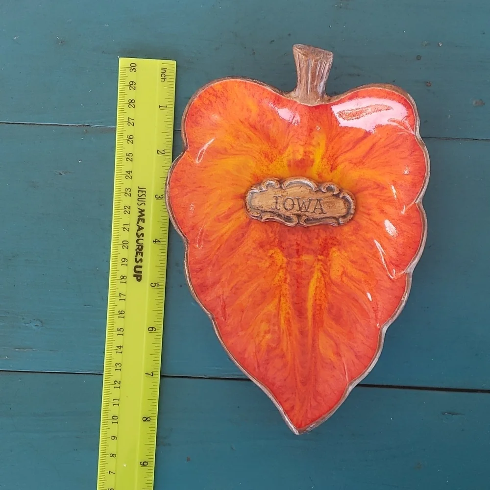 Treasure Craft vintage pottery souvenir leaf shaped trinket dish